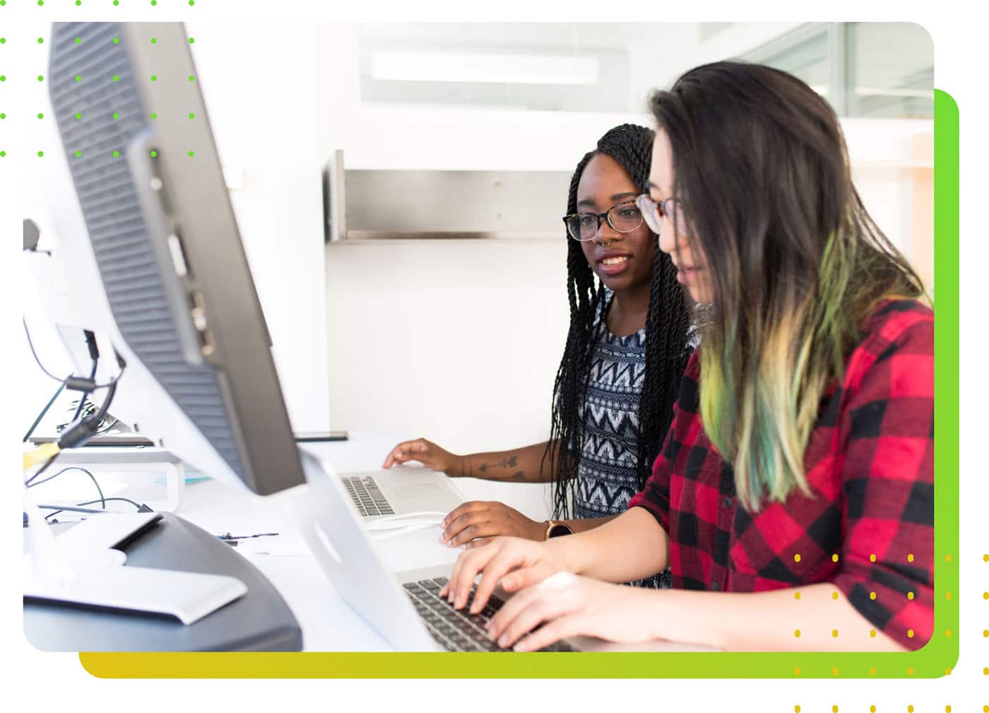 Women pressing a computer keyboard - LeanLaw